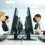 Mýtus o "úspěšném samotáři" je vyvrácen: nedostatek vztahů škodí práci