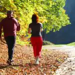 Pouhých 30 minut denně: trenér vypracoval čtyřtýdenní plán chůze na snížení krevního tlaku Pouhých 30 minut denně: trenér vypracoval čtyřtýdenní plán chůze na